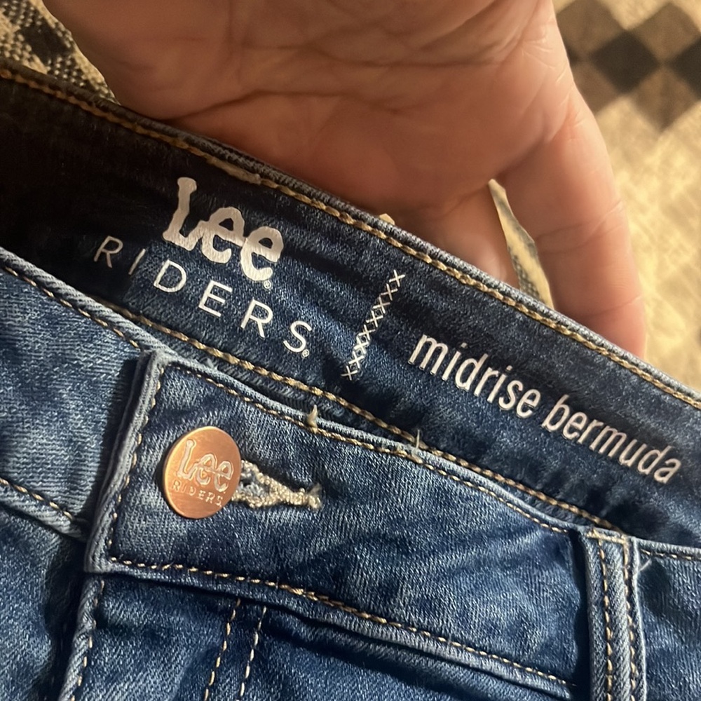 Lee Women’s Denim Shorts Excellent Condition - Picture 3 of 3